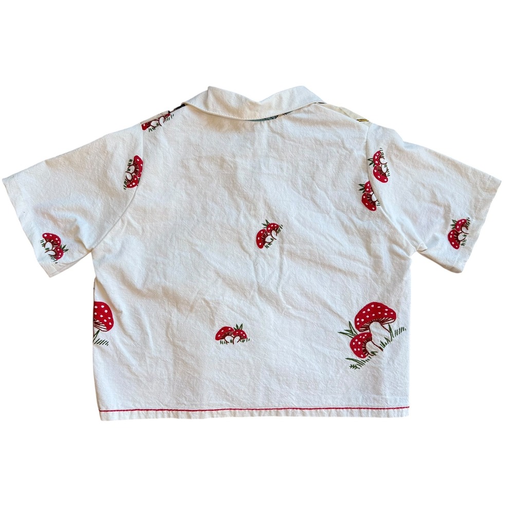Whimsical Alice in Wonderland Print Button Up Shirt Women's Cream Short Sleeve M - Picture 2 of 8